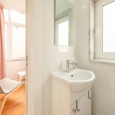 Guestready - Captain's Near Agua Museum Apartament Lizbona